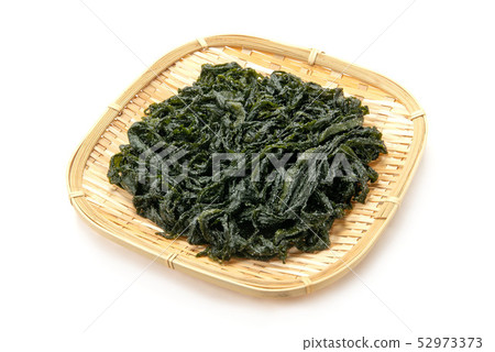 Salted wakame seaweed 52973373