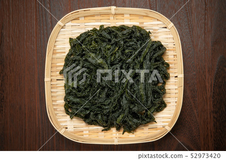 Salted wakame seaweed 52973420