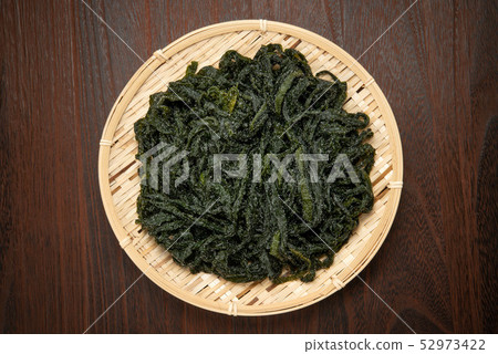 Salted wakame seaweed 52973422