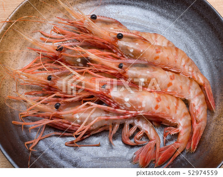 Raw button shrimp 52974559