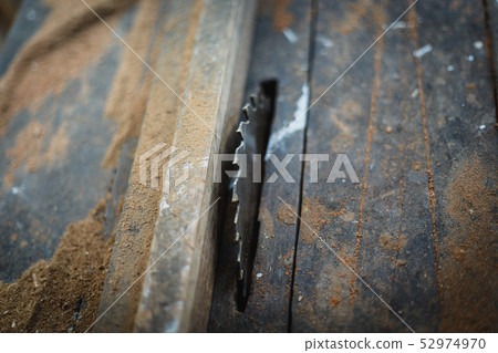 Close up vintage table saw 52974970