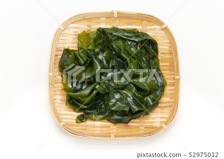 Boiled salted wakame seaweed 52975012