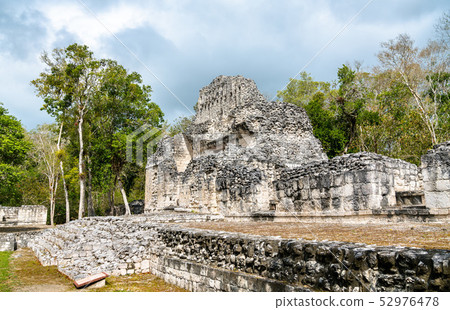 Ruins of a Mayan pyramid at Chicanna in Mexico 52976478
