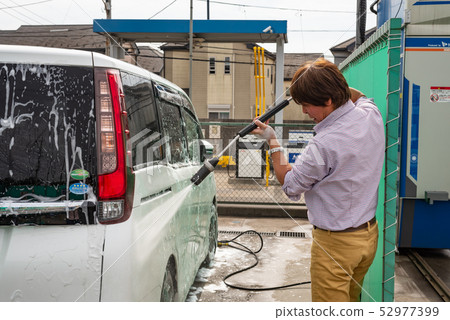 Men to wash 52977399