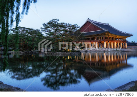 gyeonghoeru pavilion at night gyeonghoeru pavilion at night 52977806