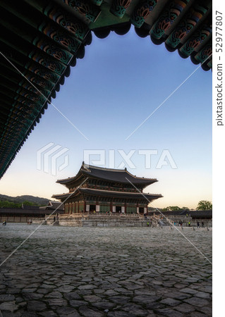 gyeongbokgung palace at sunset gyeongbokgung palace at sunset 52977807