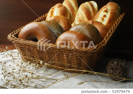 Bagel bread 52979479