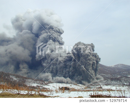 It is a photograph of 2000/3/31 Usu eruption It is a photograph of 2000/3/31 Usu eruption 52979714