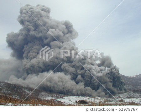 It is a photograph of 2000/3/31 Usu eruption It is a photograph of 2000/3/31 Usu eruption 52979767