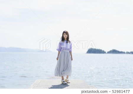 Woman traveling the island 52981477