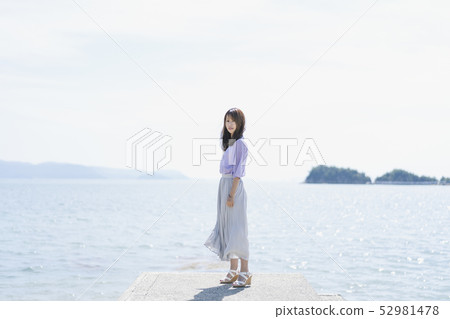 Woman traveling the island 52981478