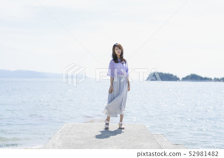 Woman traveling the island 52981482