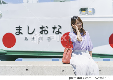 Woman traveling the island 52981490
