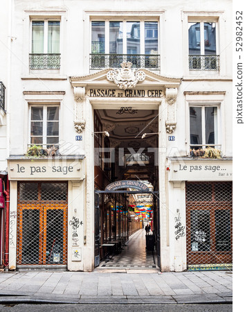巴黎流行的Passage Passage du Grand Sale 52982452