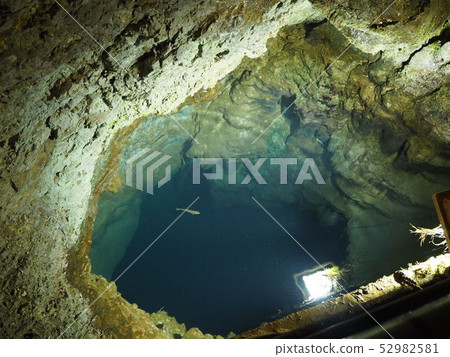 limestone cave limestone cave 52982581