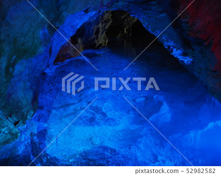 limestone cave limestone cave 52982582