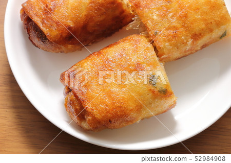 Spring roll. Dim Sum of Chinese food. 52984908
