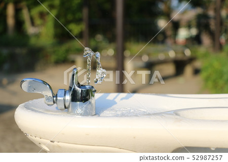 夏天公園澆水的地方 夏天公園澆水的地方 52987257