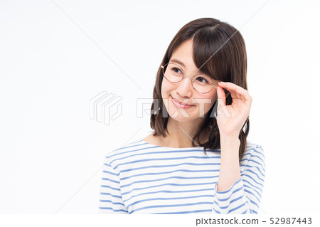 Young woman (glasses) 52987443