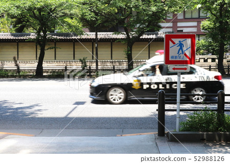 小心不要越過 52988126