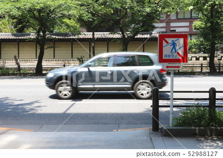 Be careful not to cross 52988127