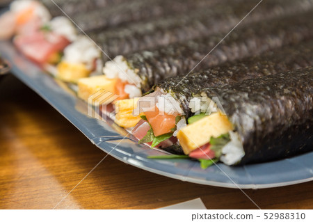 Sushi rolls  52988310
