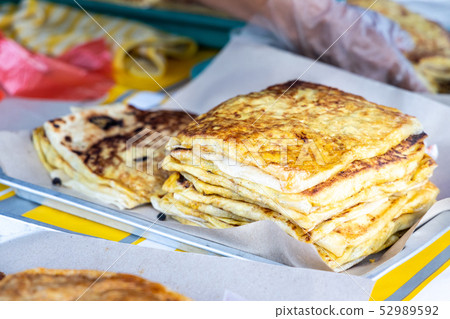 Seller preparing murtabak at street stall 52989592