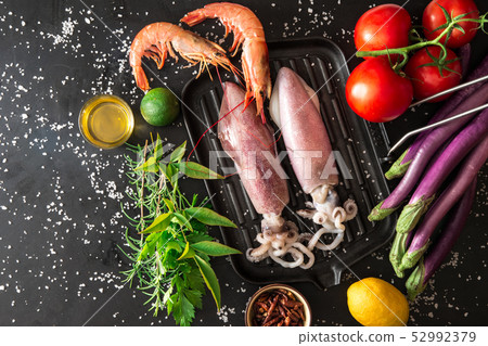preparation of a grilled fish 52992379
