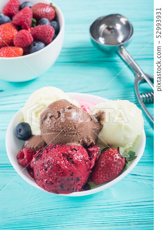 Mix of ice cream ball 52993931