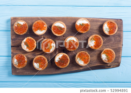 Tartalets with red caviar 52994891