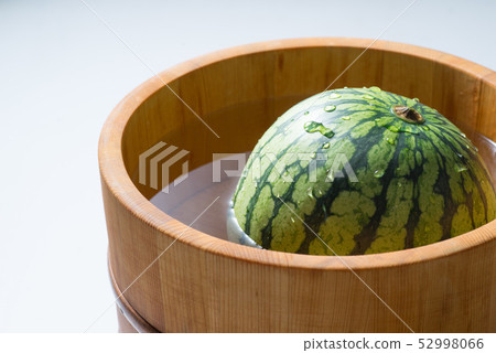 漂浮在棺材裡的西瓜 漂浮在棺材裡的西瓜 52998066