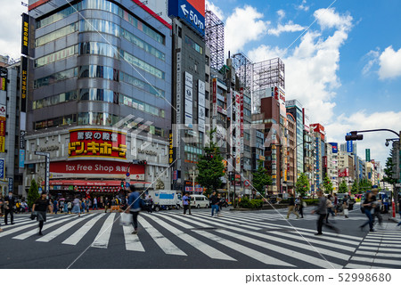 Shinjuku Kabukicho pedestrian crossing Shinjuku Kabukicho pedestrian crossing 52998680