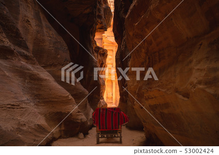 Th Siq, main entrance to Petra in Jordan 53002424