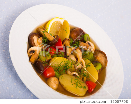 Rustic pottage with mushrooms and vegetables 53007708