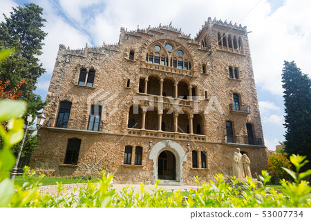 Asilo del Santo Cristo, Igualada 53007734