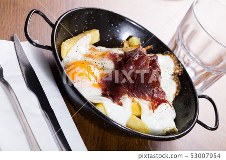Fried eggs with Jabugo ham Fried eggs with Jabugo ham 53007954