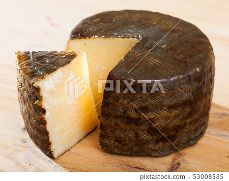 Spanish Manchego cheese Spanish Manchego cheese 53008585