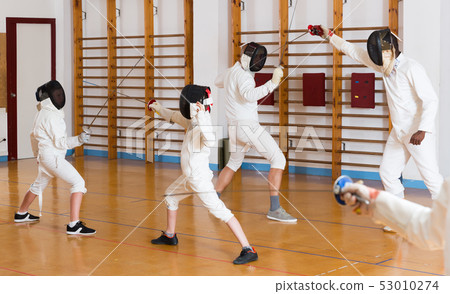 Mixed group of fencers trains in pairs 53010274