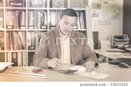 Clerk calculates the cost estimate Clerk calculates the cost estimate 53015502