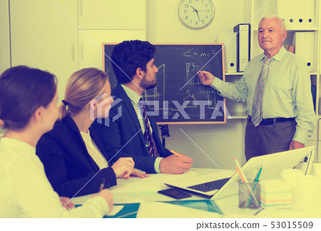 Old boss is introducing subordinates in project on the meeting 53015509