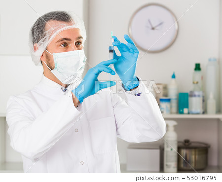 Male nurse ready to make injection in clinic 53016795