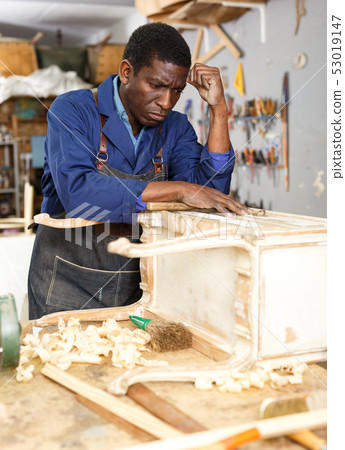 Restorer renewing vintage chest of drawers 53019147