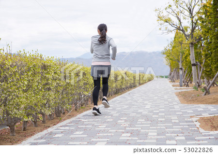跑步的女人 跑步的女人 53022826