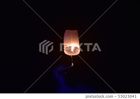 Launching floating lanterns Yeepeng Festival in  53023041