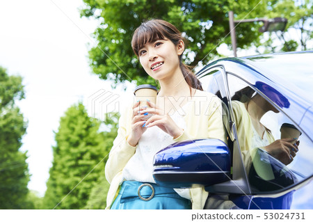 汽車和女士們 53024731