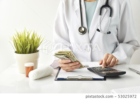 Medical fee, Health insurance, Doctor. 53025972