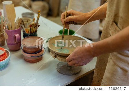 Concentrated master covering plate with green flourish pattern 53026247