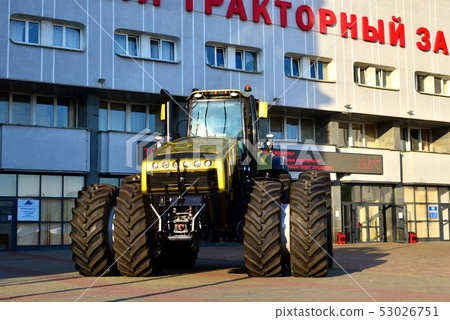 Assembly line of Tractors agricultural machinery  53026751