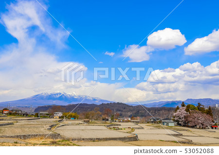 山梨縣 在春天俯瞰yatsugatake的尼崎市的田園風光 照片素材 圖片 5305 圖庫