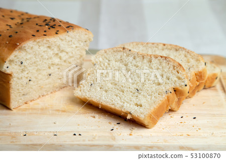Homemade white bread with sesame. 53100870